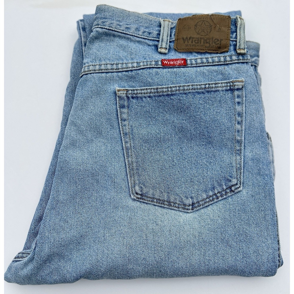 Vintage Wrangler Authentic Jeans USA 36x32 Relaxed Straight Light Wash Y2K